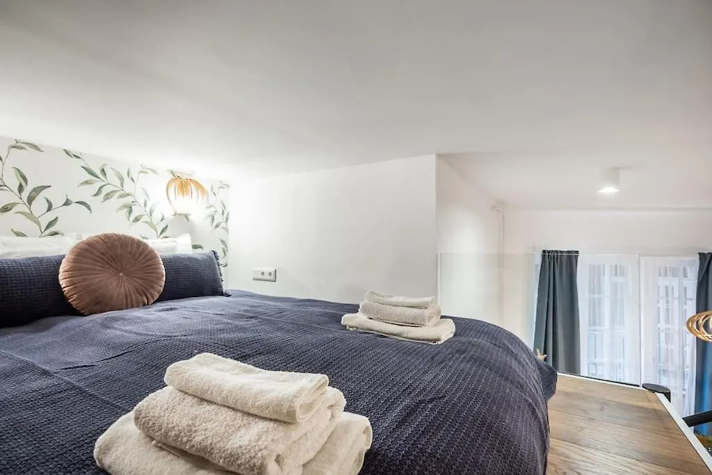 Daire Vibrant Arty Home In Central Budapeşte