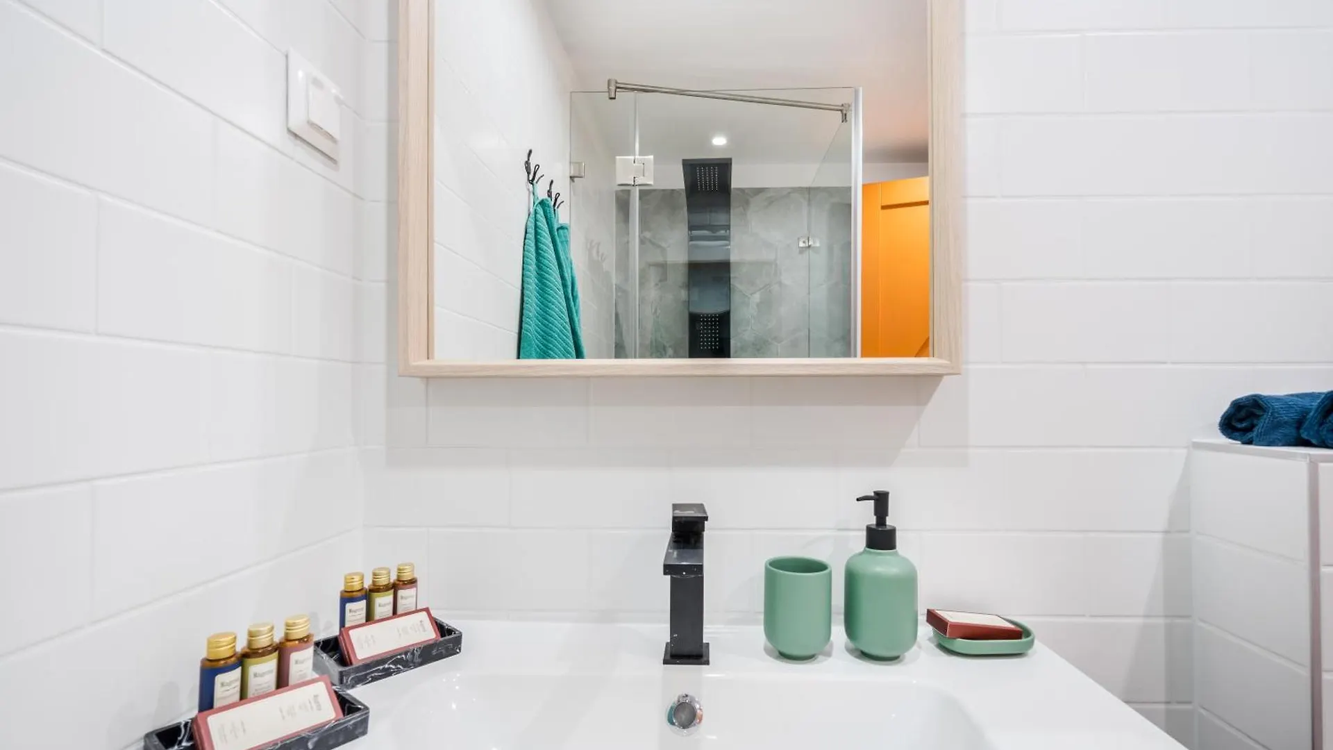 Vibrant Arty Home In Central בודפשט הונגריה