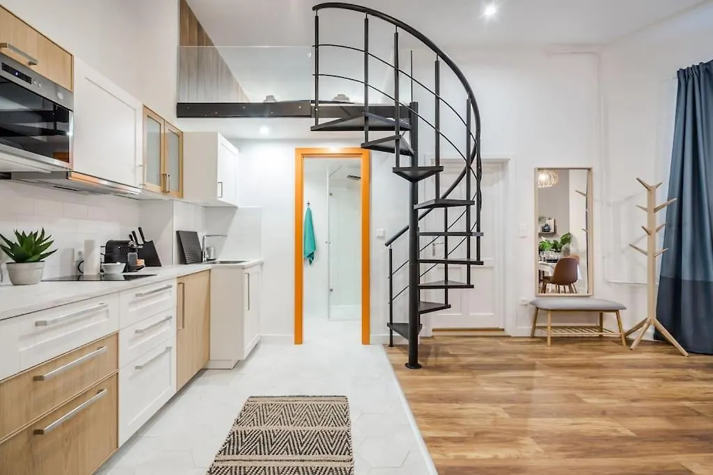 Vibrant Arty Home In Central בודפשט דירה