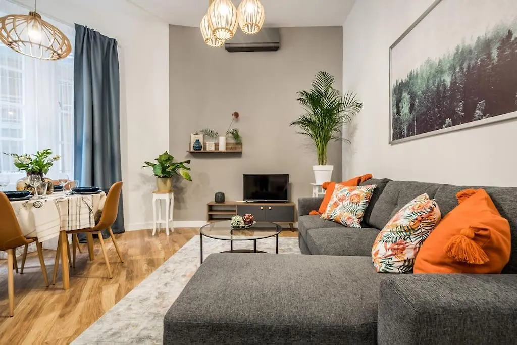Vibrant Arty Home In Central בודפשט דירה